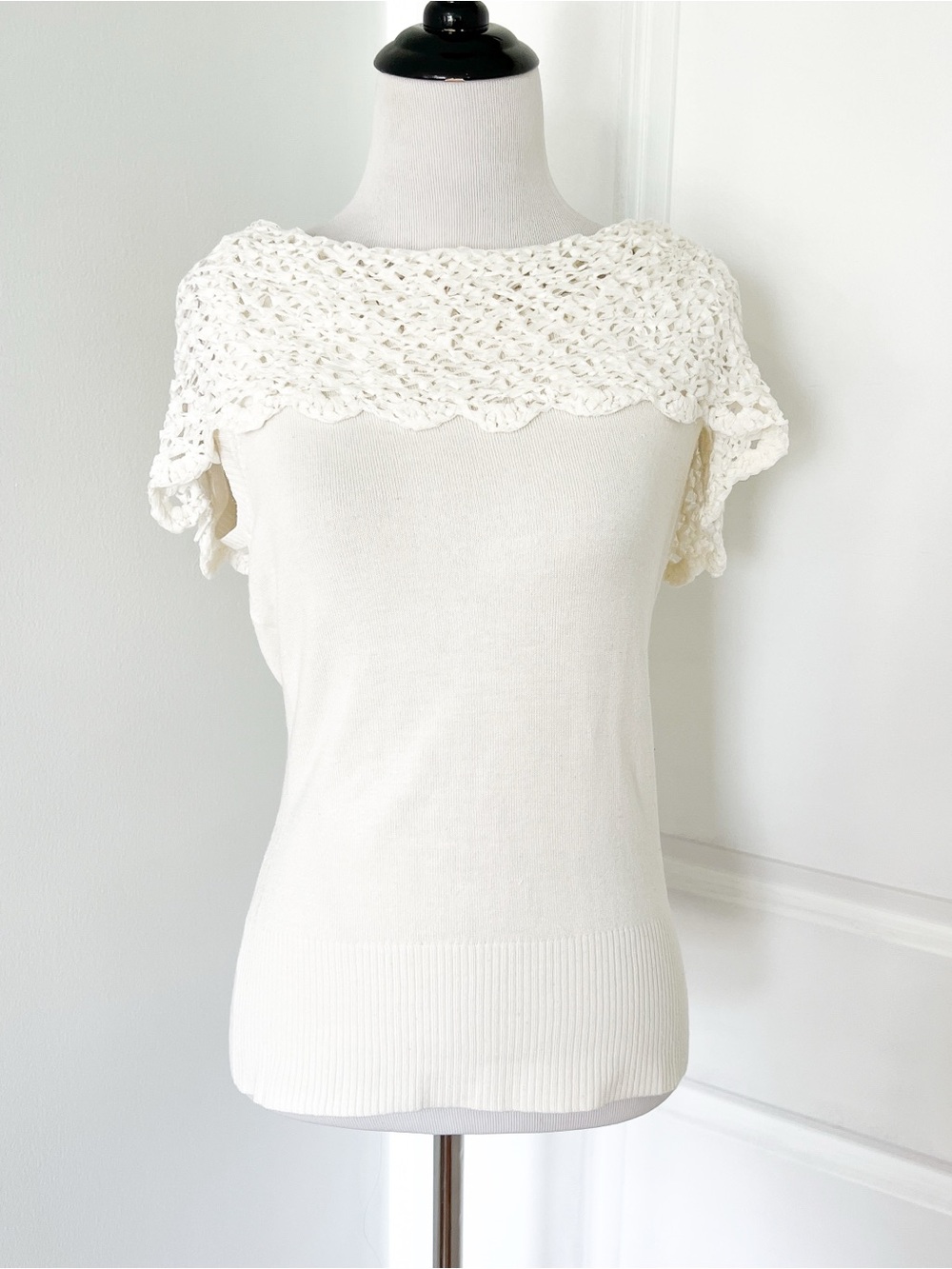 Vintage BCX Cream Knit Top with Crochet Shoulder Trim - Large